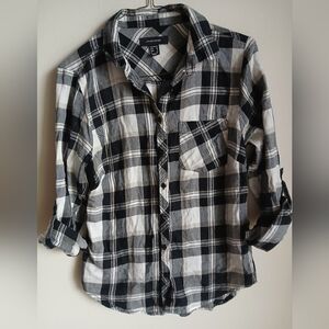 Atmosphere Women’s Button Down  Size 6 plaid Shirt